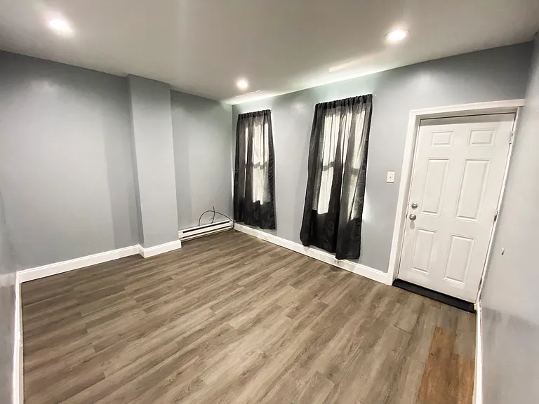 2731 Hope St — Photo 5