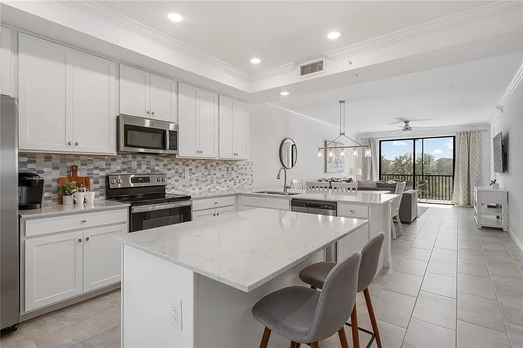 2 bed, 2.0 bath, 1121 sqft, $2,100 — Photo 3