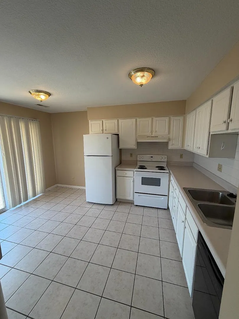 117 Ventura Ave - 6 — Photo 3