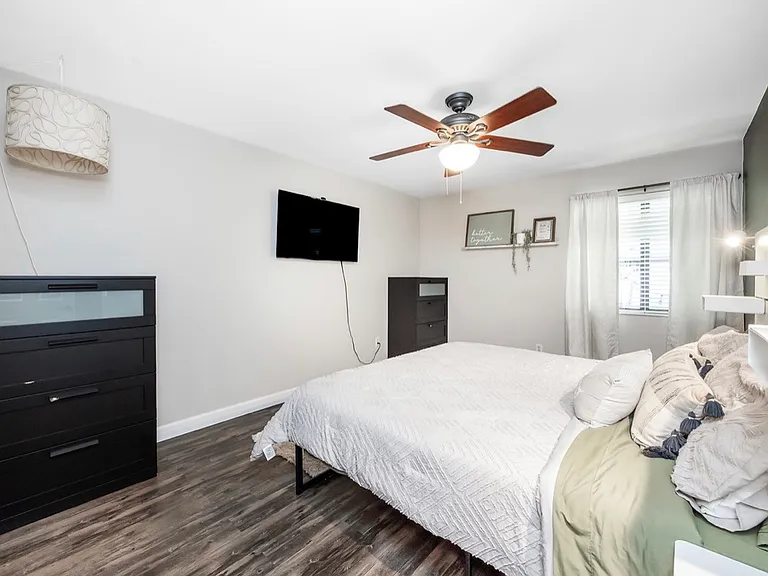 892 Lester Ave — Photo 14