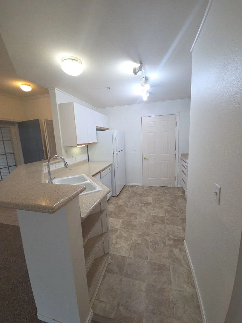 Cozy Kent Ridgeview Condo — Photo 2