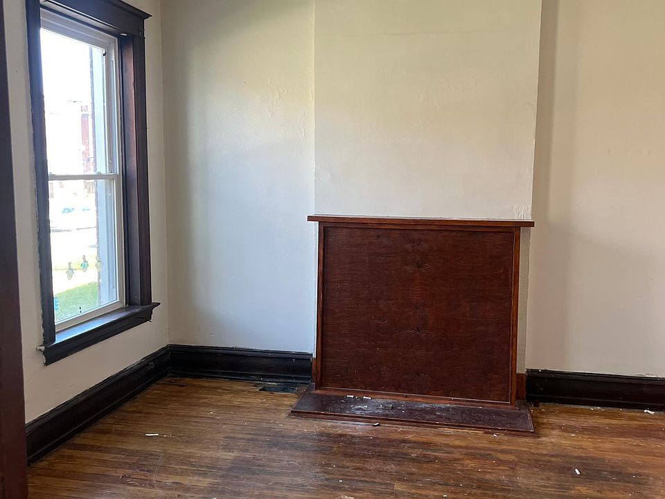 2nd image of 4514 Clarence Ave #1