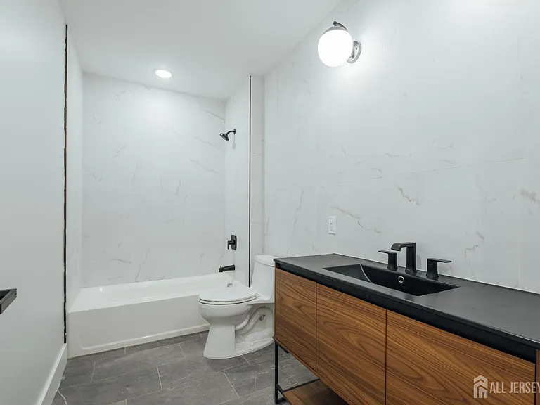 88 Hollywood Ave #2 — Photo 7