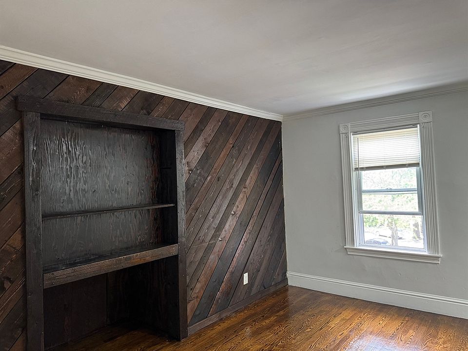 1st image of 89 Waldeck St #3