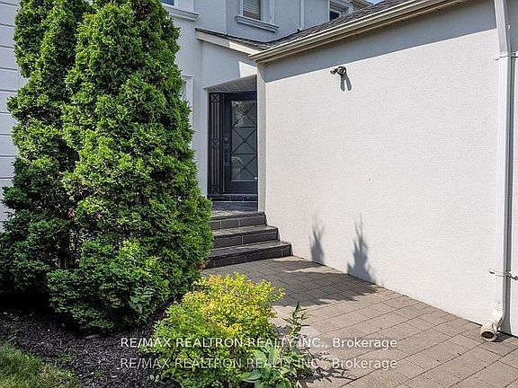2nd image of 145 Roseborough Cres