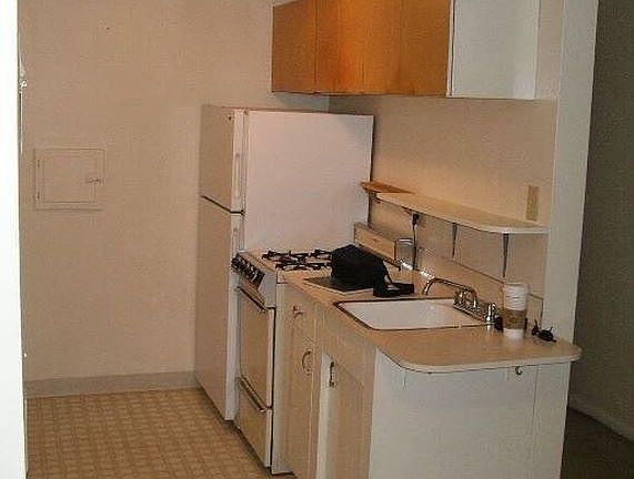 5th image of 895 Dahlia St APT 14