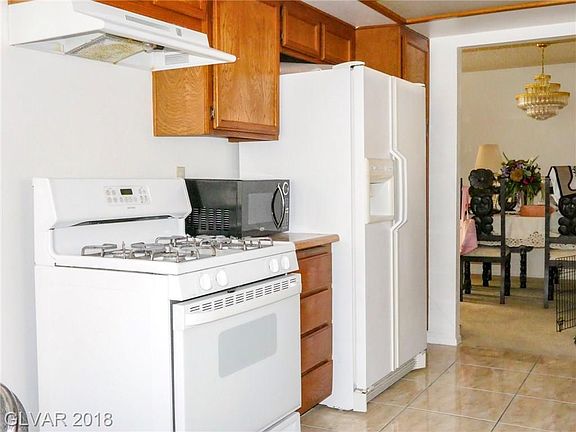 3rd image of 1586 Divinity St