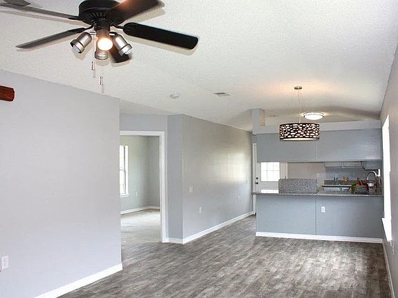 3rd image of 2582 Trailwood Dr