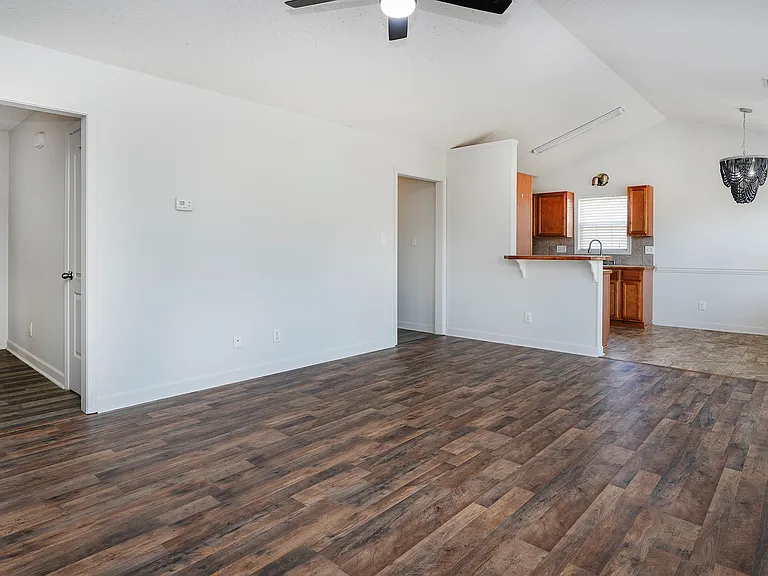 1575 Windy Holly Ln — Photo 4