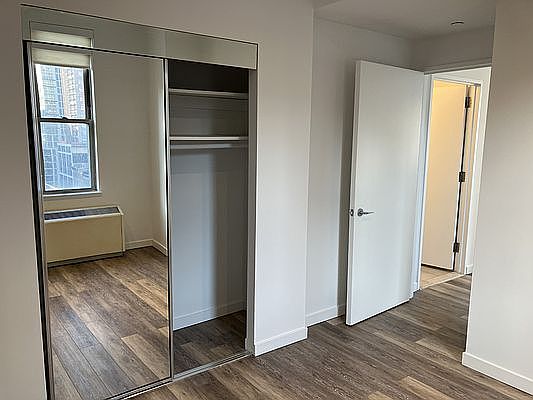 5th image of 556 3rd Ave APT 906
