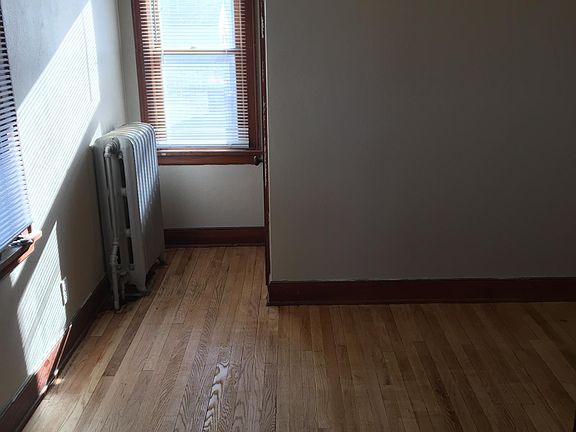4th image of 114 Bernard St E
