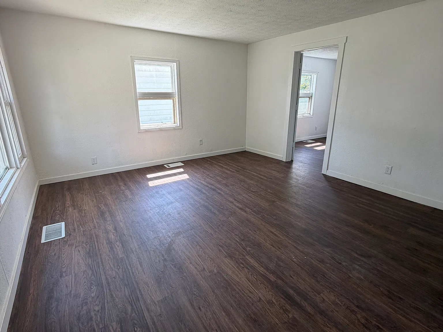 3 bed, 1040 sqft, $1,250 — Photo 2
