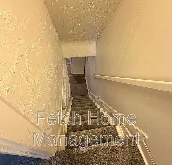 214 W Strawberry St — Photo 14