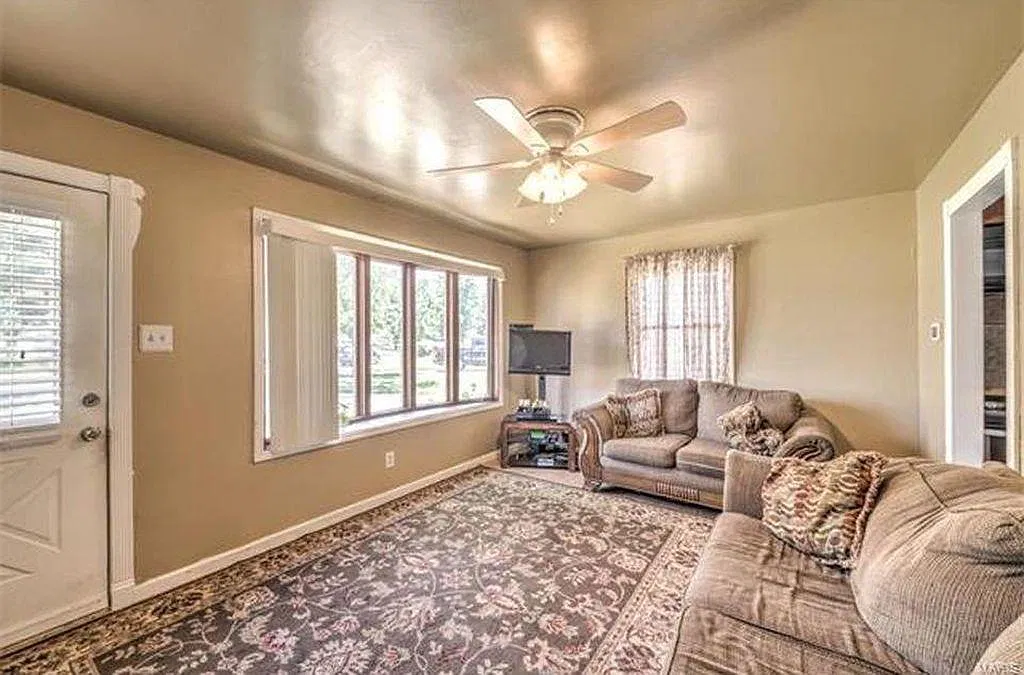 2 bed, 924 sqft, $1,200 — Photo 3