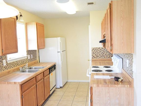 3rd image of 502 Elam Cir