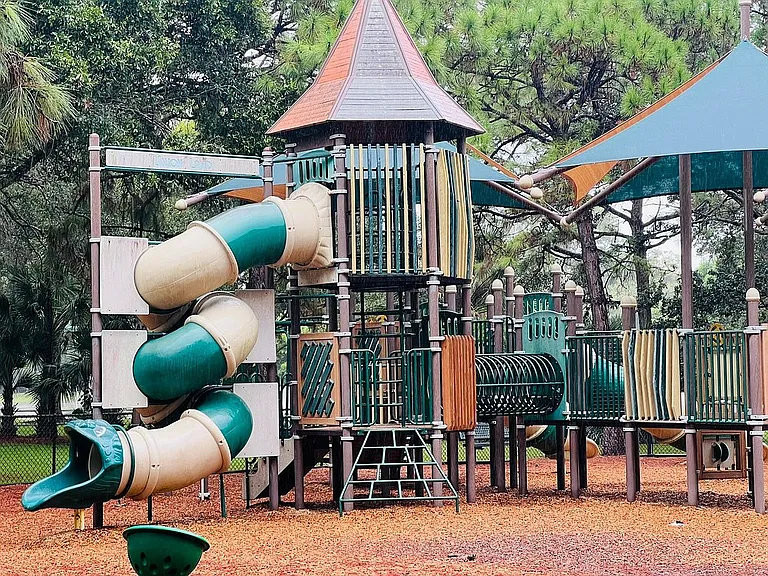 Indian Creek park within walking distance