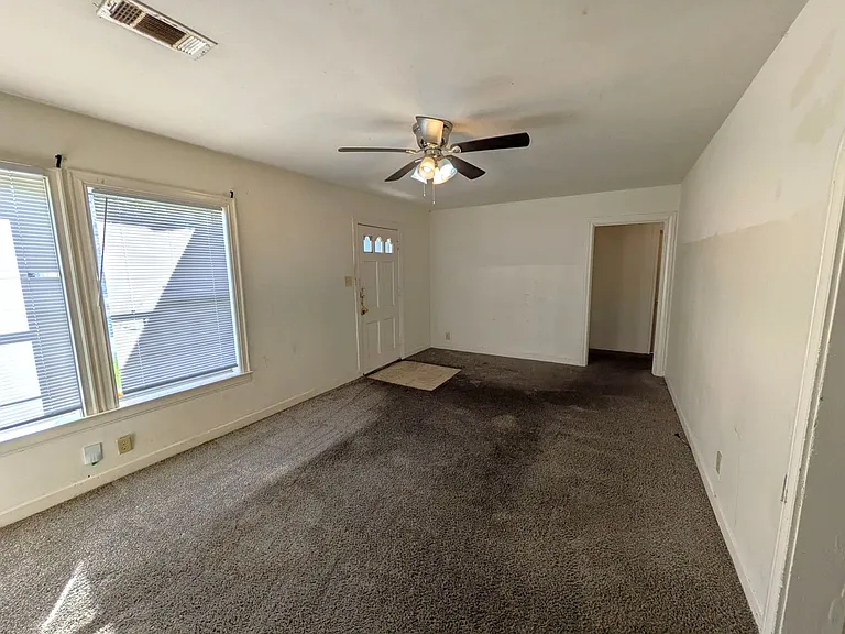 4670 Maddox St — Photo 16