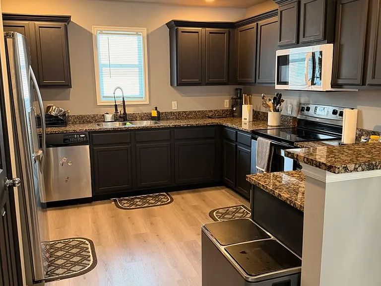 17 Fuller Cir — Photo 2