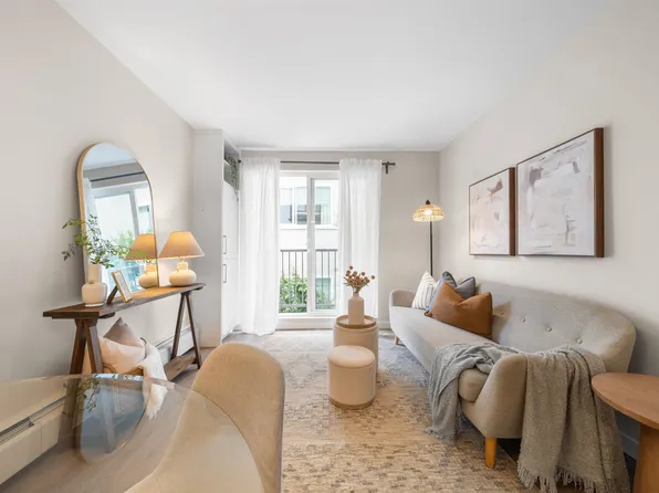 2234 W 1st Ave #210, Vancouver, BC V6K 1G1