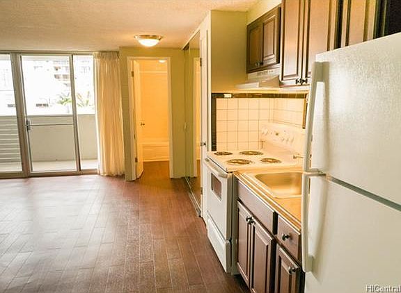 3rd image of 824 Kinau St APT 307