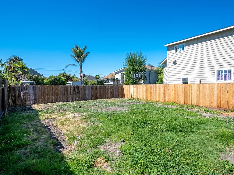 1308 Alcatraz Ave — Photo 14