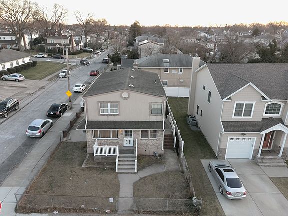 2nd image of 1371 Rosser Ave