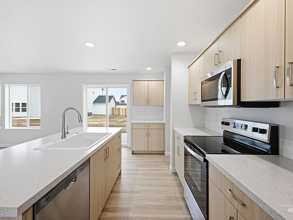 5th image of 13718 Inman Ct