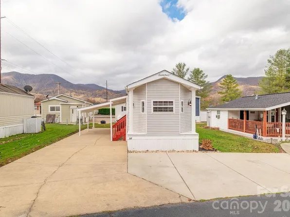 52 Strollers Ln, Waynesville, NC 28785