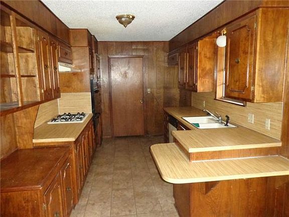 5th image of 4410 River Oaks Dr