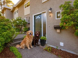 869 Swan St #4, Saanich, BC V8X 2Z2