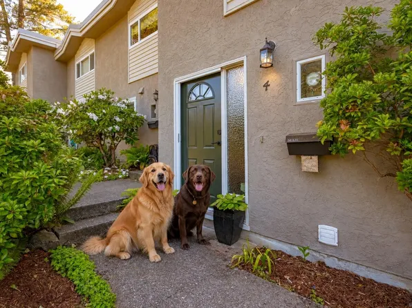 869 Swan St #4, Saanich, BC V8X 2Z2