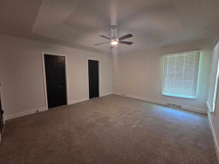 2301 Grant Ln — Photo 27