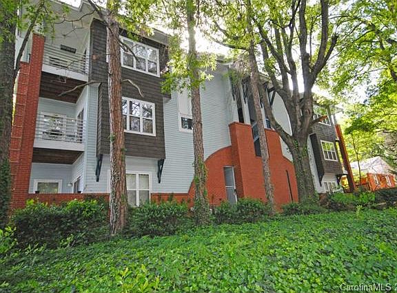 2nd image of 2625 E 5th St APT B