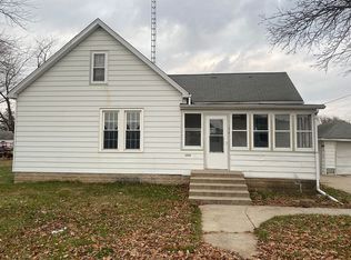 410 School St, Henry, IL 61537
