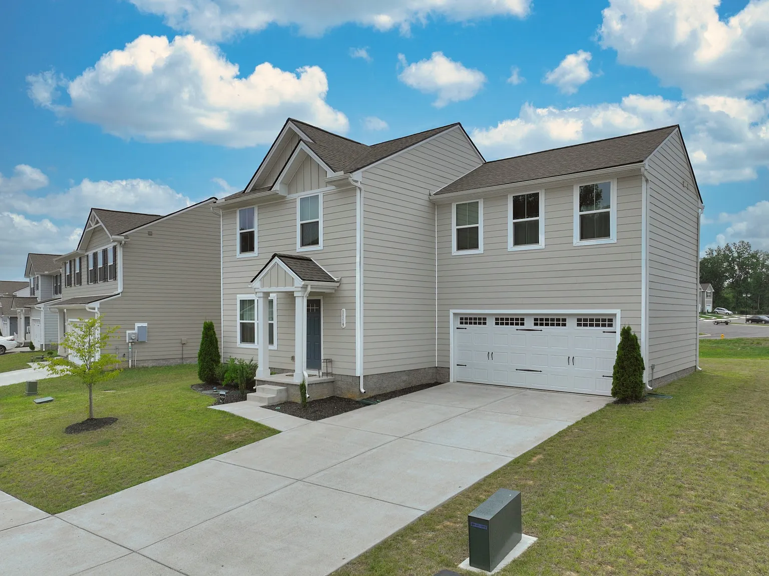 4 bed, 2.5 bath, 1680 sqft, $2,395 — Photo 2