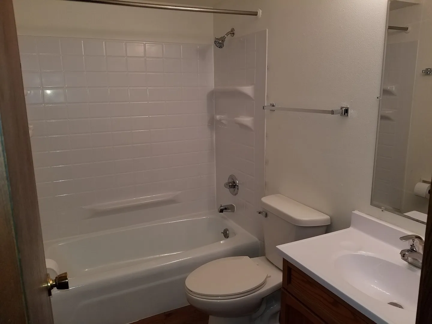 Imperial Ct Apartments — Photo 4