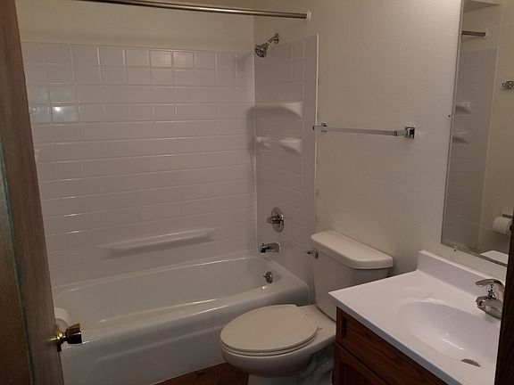 3rd image of 619-625 Imperial Ct #619-4