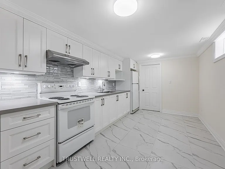 90 Galt Ave #C — Photo 4