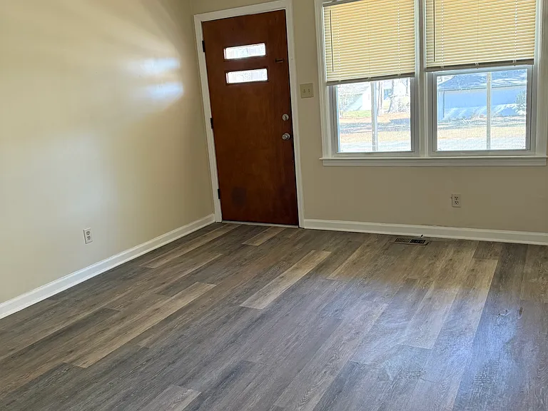 321 Orchard Ln — Photo 3