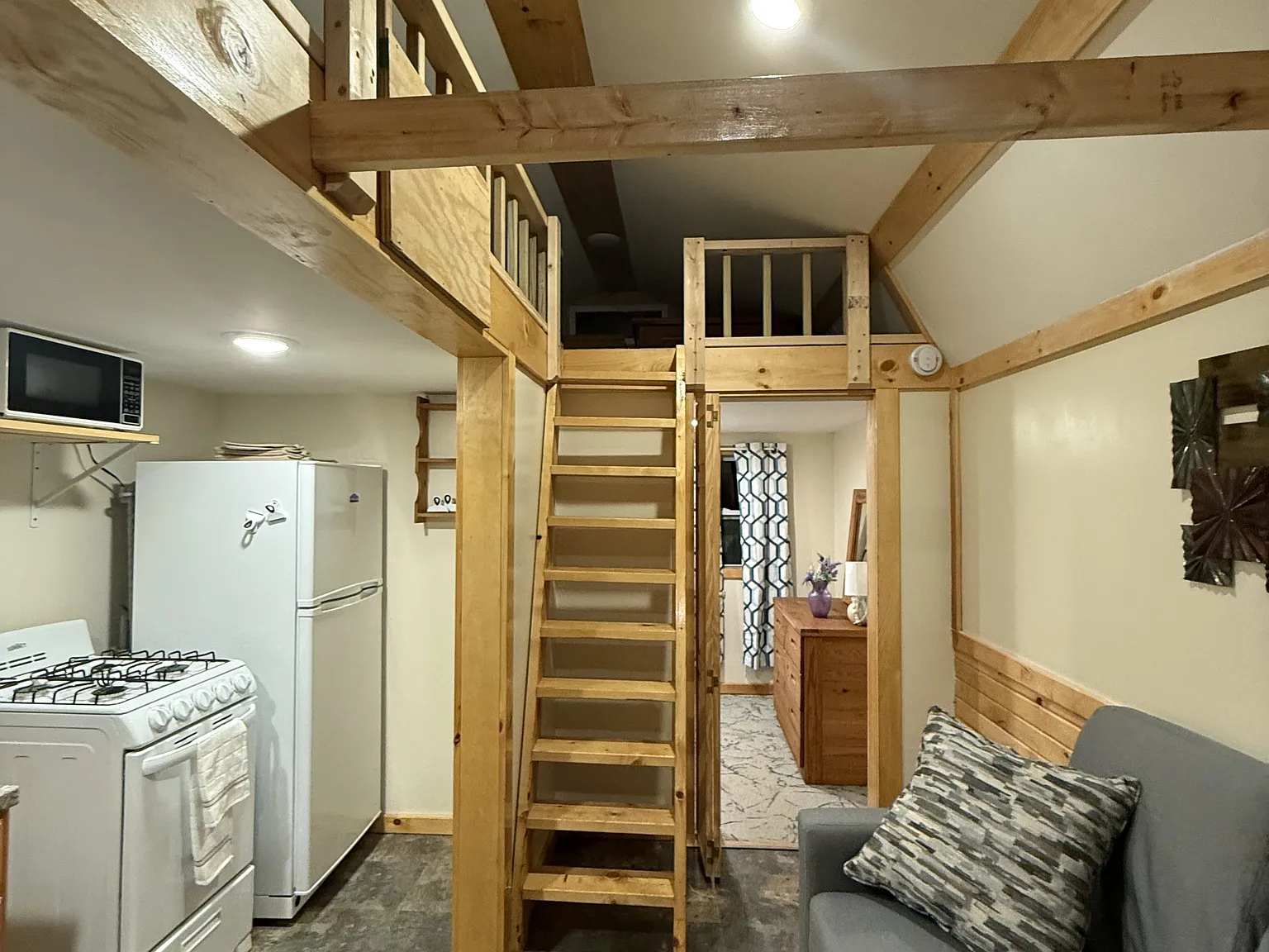 327 Shusta Road - 2 — Photo 3