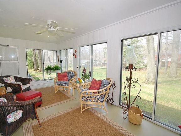 4th image of 1619 Squaw Ct