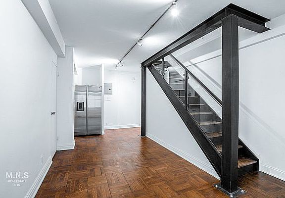 4th image of 210 E 58th St #2RB