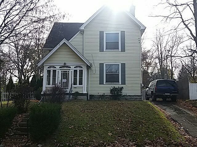 1st image of 1633 Larch Ave