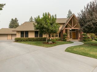 2520 E Harvard Ct, Visalia, CA 93292