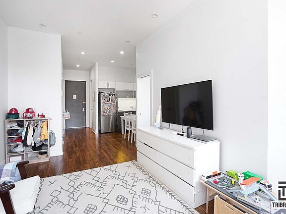 2nd image of 232 E 124th St #2C