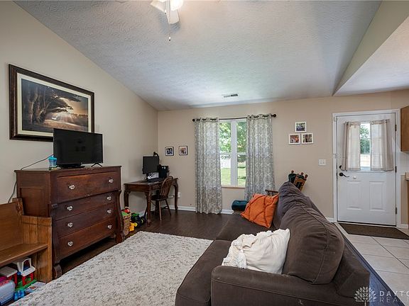 4th image of 419 Limerick Dr