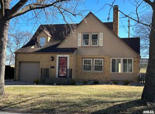 105 Woodlawn Rd, Quincy, IL 62301