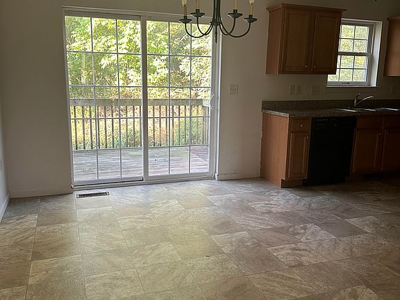 5th image of 520 Kentwell Dr