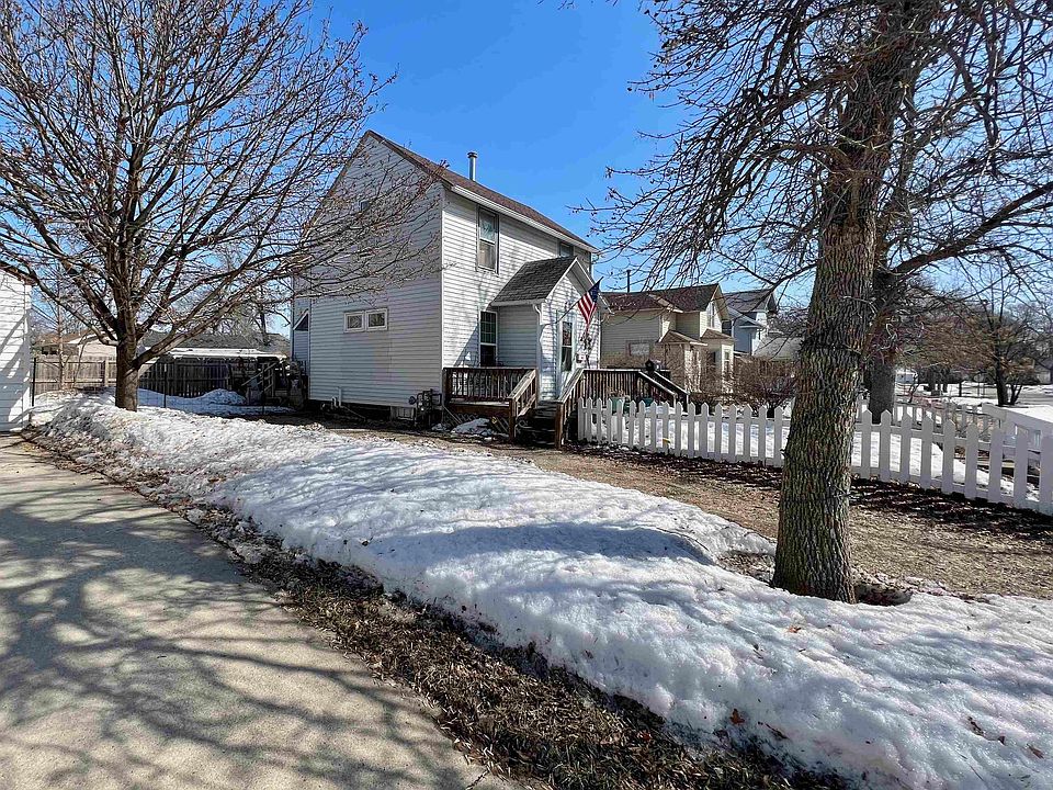 1st image of 805 3rd Ave N