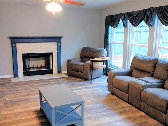 2nd image of 3025 Wood Hollow Dr